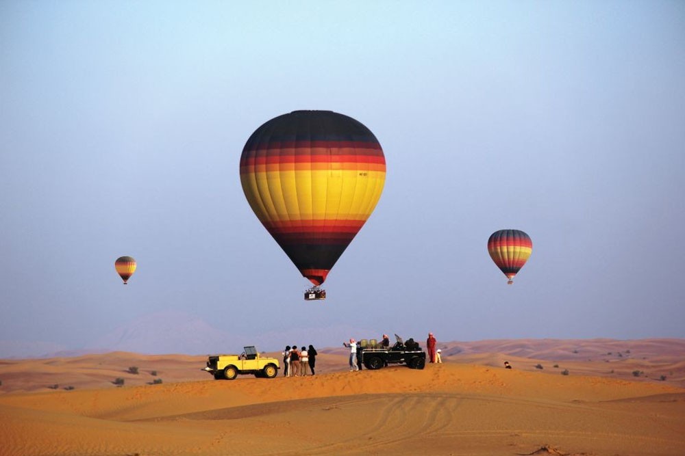 Hot Air Balloon Flight, Breakfast & Classic Land Rover Desert Drive